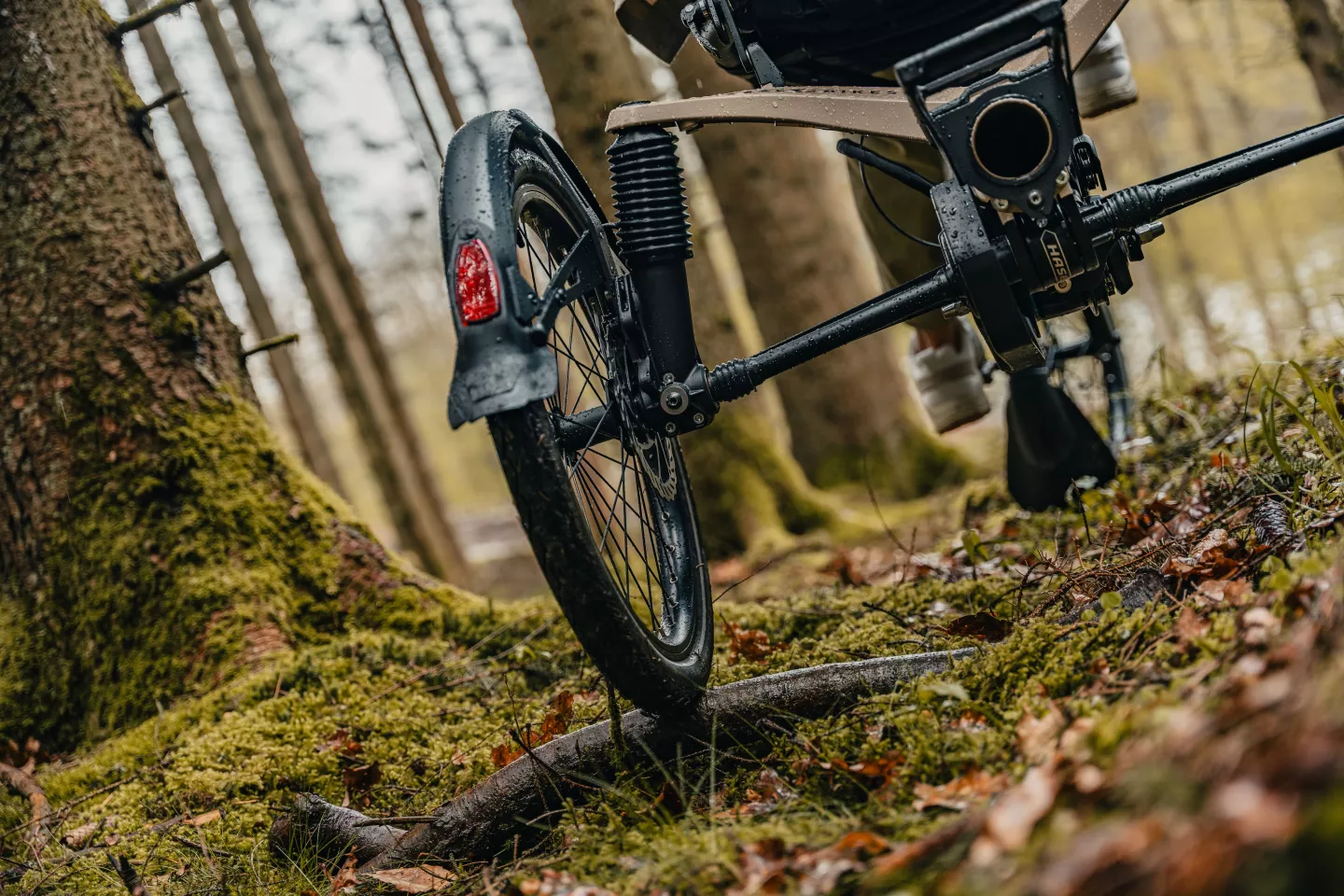 The adjustable suspension offers 70 mm of travel