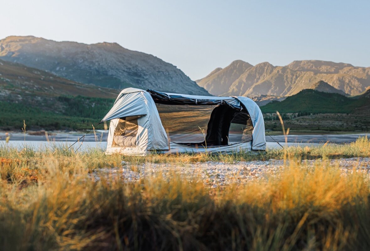 15-sec push-button tent airs out into big panorama
