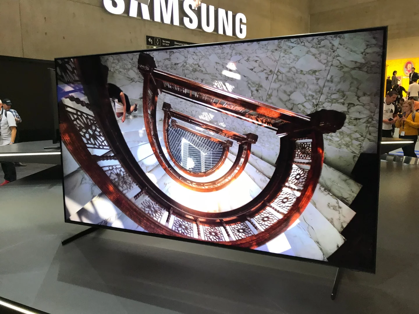 The Q900FN/R is also capable of 4,000 nit peak brightness – the one area where LCD leaves OLED in the dust