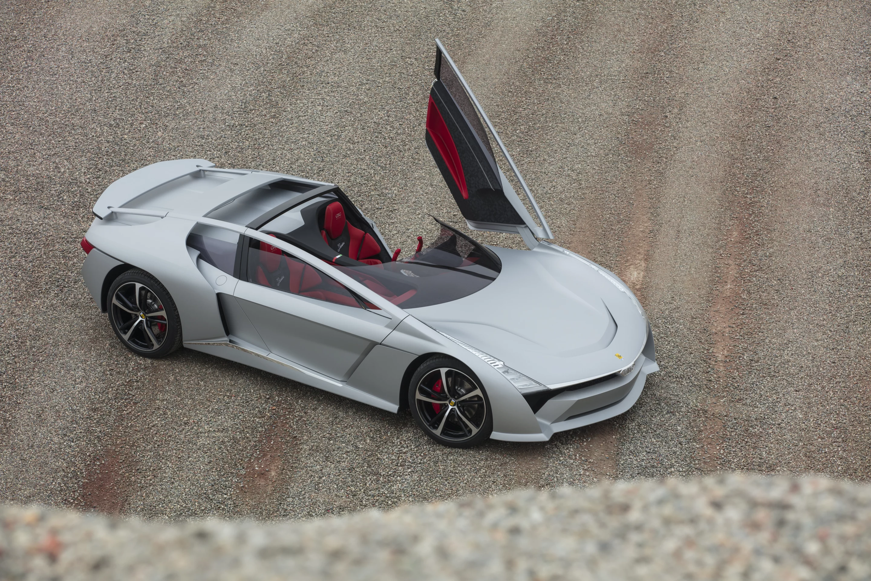 The Bandini's Dora opens upwards