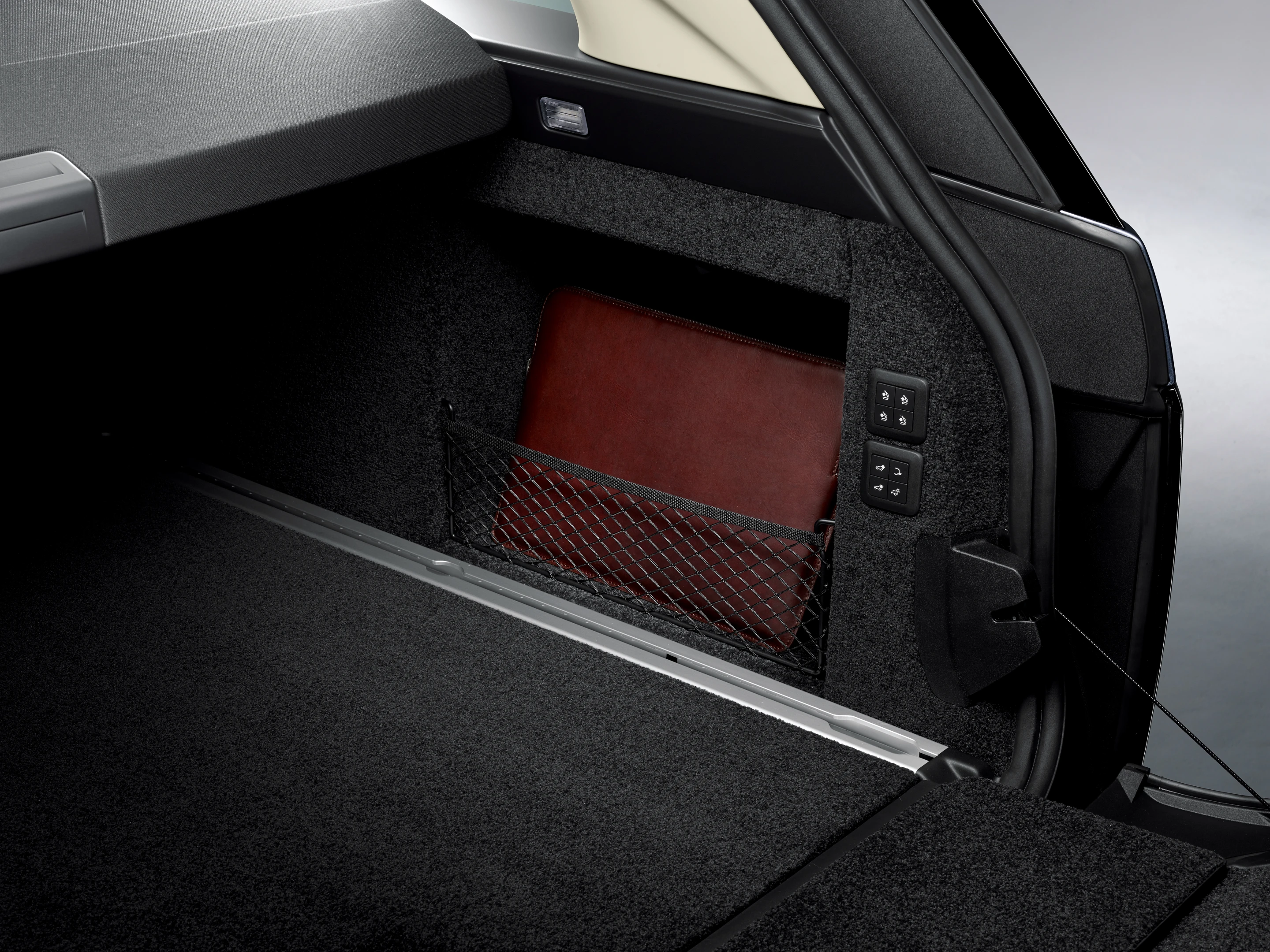 Interior detail of the Range Rover P400e plug-in hybrid