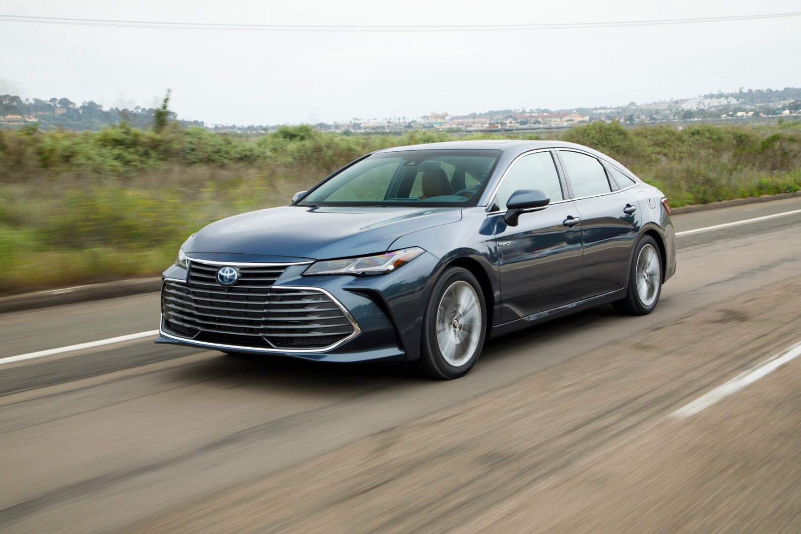 Review: 2019 Toyota Avalon Hybrid is worth the premium