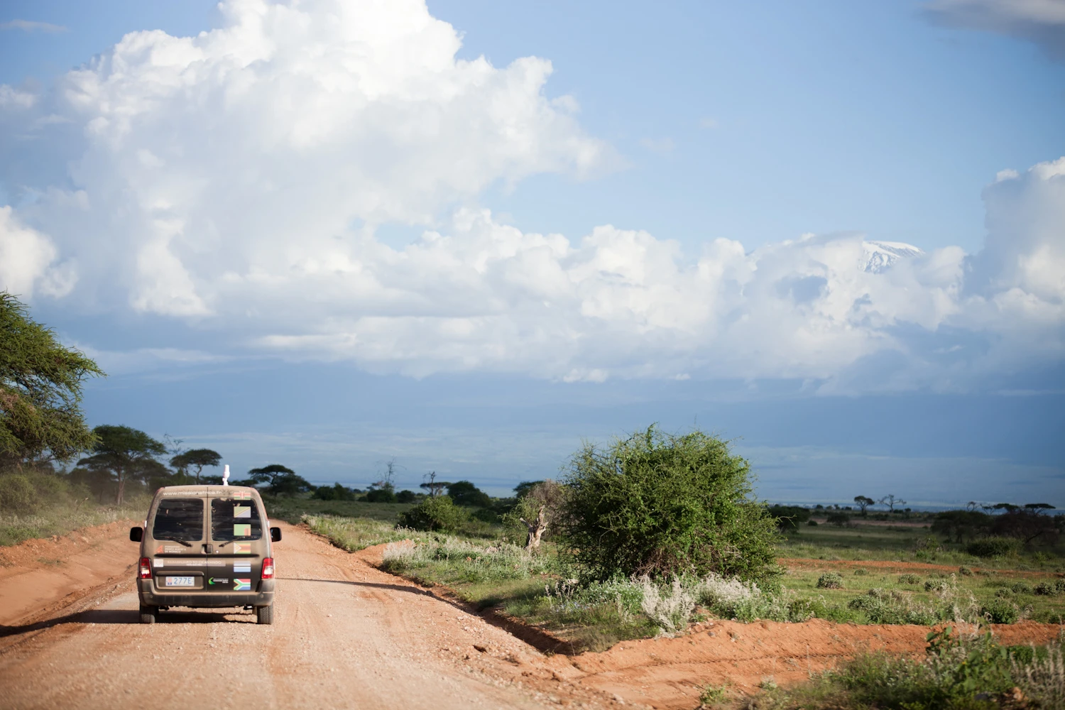 The vehicle is powered by three 23.5 kWh nickel sodium chloride batteries which gives the vehicle a range of up to 500 km