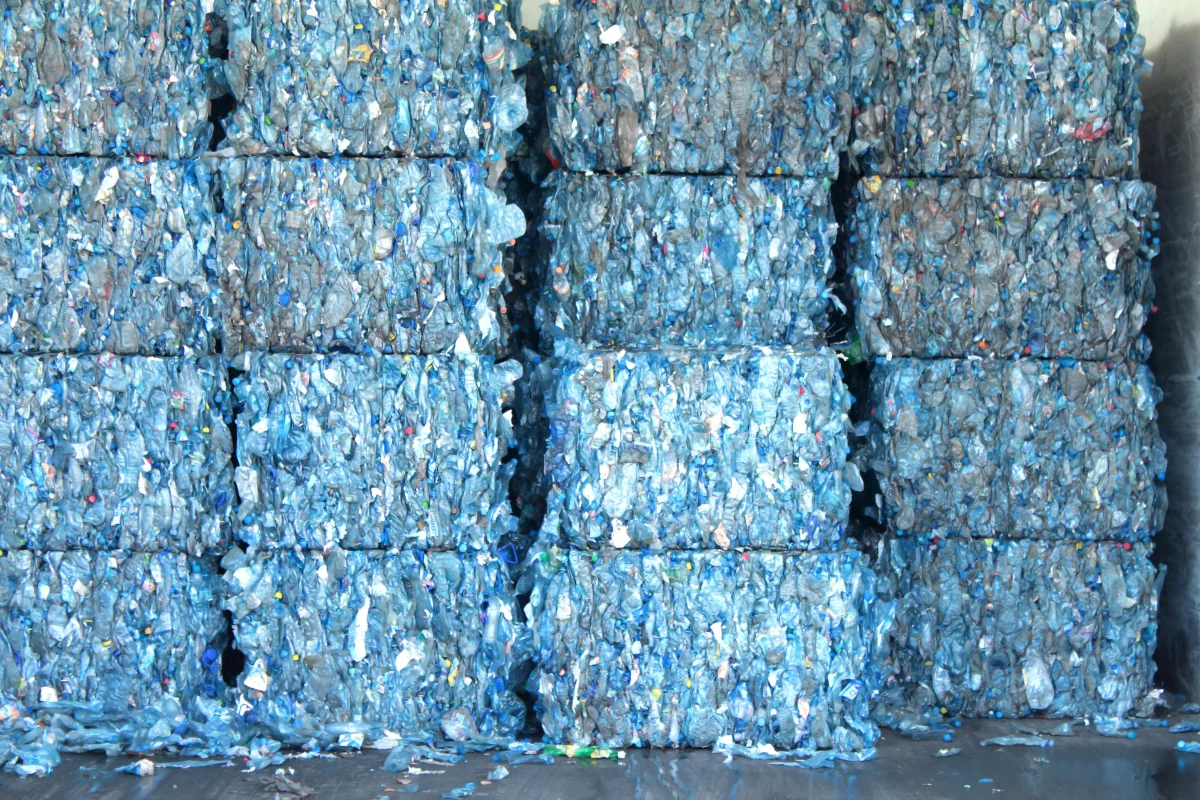 One ton of mineral paper can be created from 235 kg of pellets or PET beads