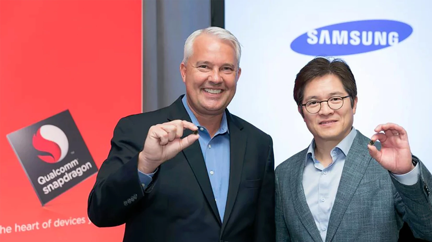 Qualcomm's Keith Kressin and Samsung's Ben Suh with the Snapdragon 835 chip