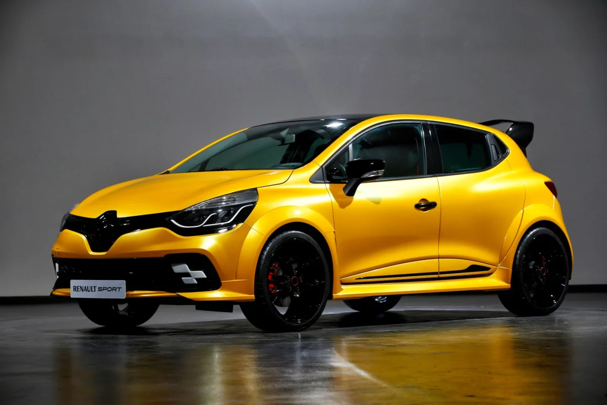 The Clio R.S. 16 is based on a Clio R.S.