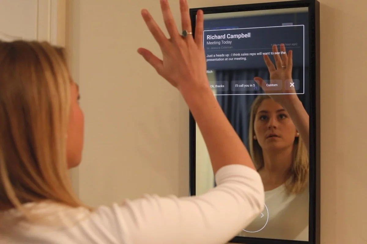 The Daptly Display features gesture control