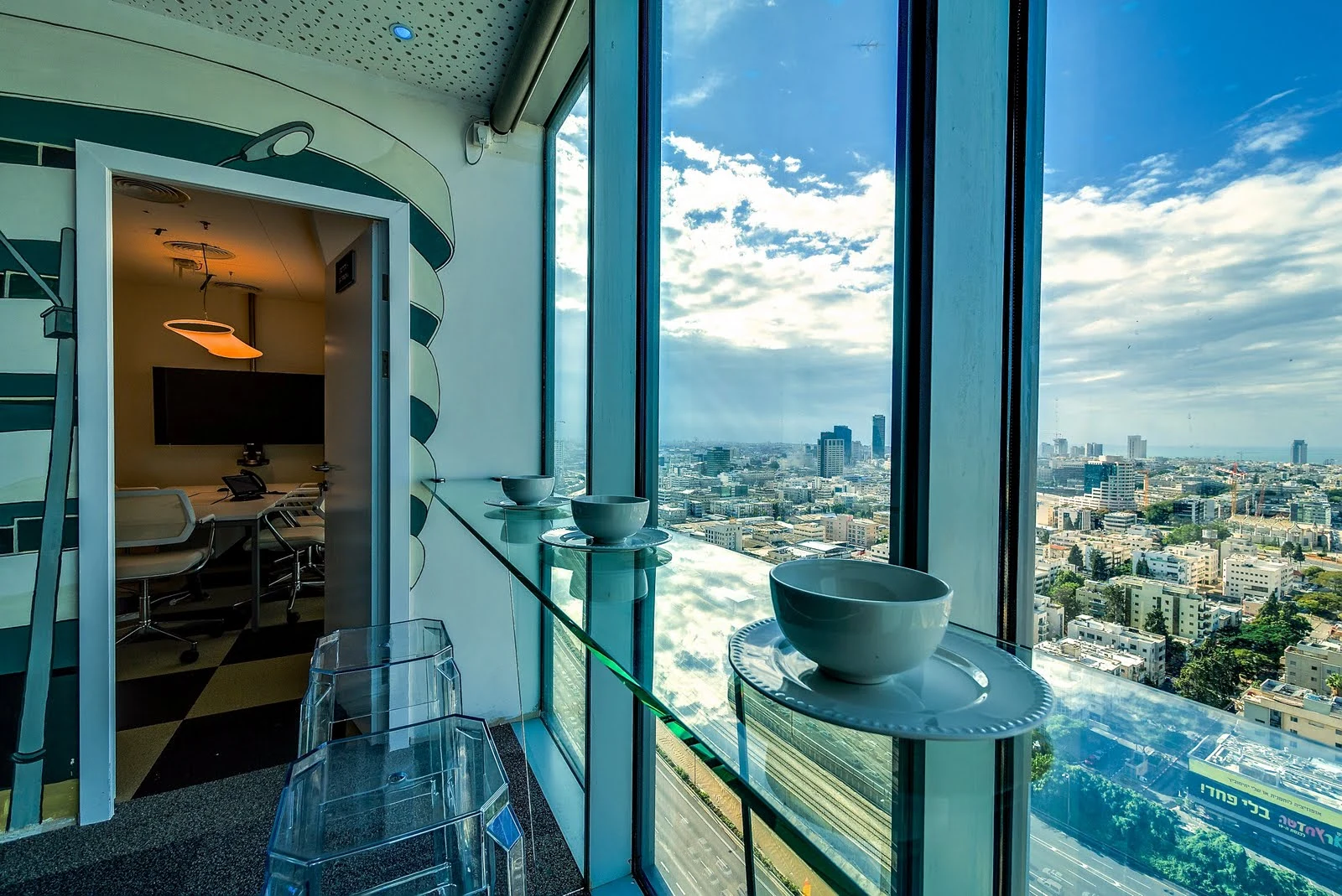 Impressive views from Google's new Tel Aviv offices (Photo: Itay Sikolski)