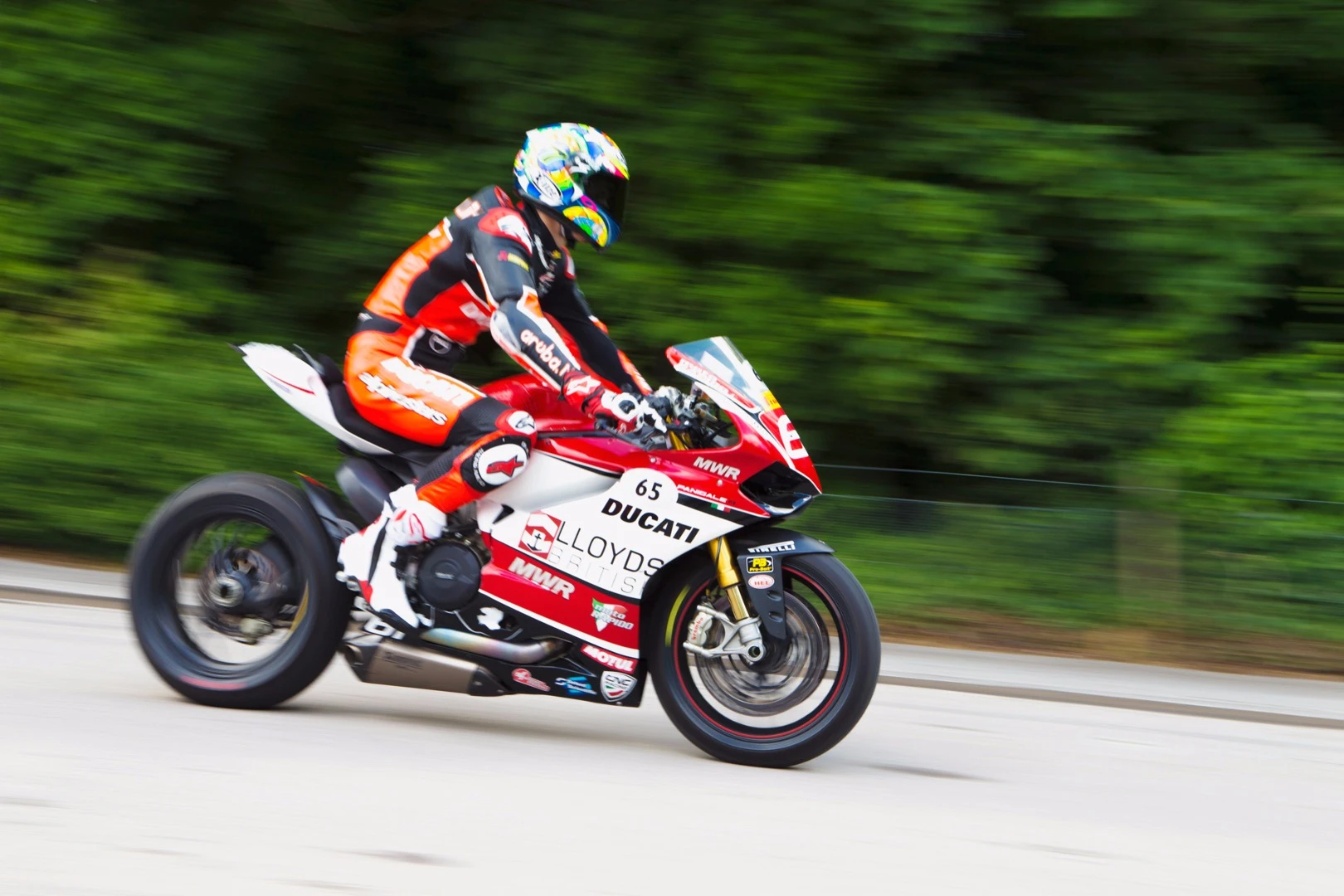 World Superbike Chapmionship rider Chaz Davies made wonderful noises on his Ducati Panigale R superbike