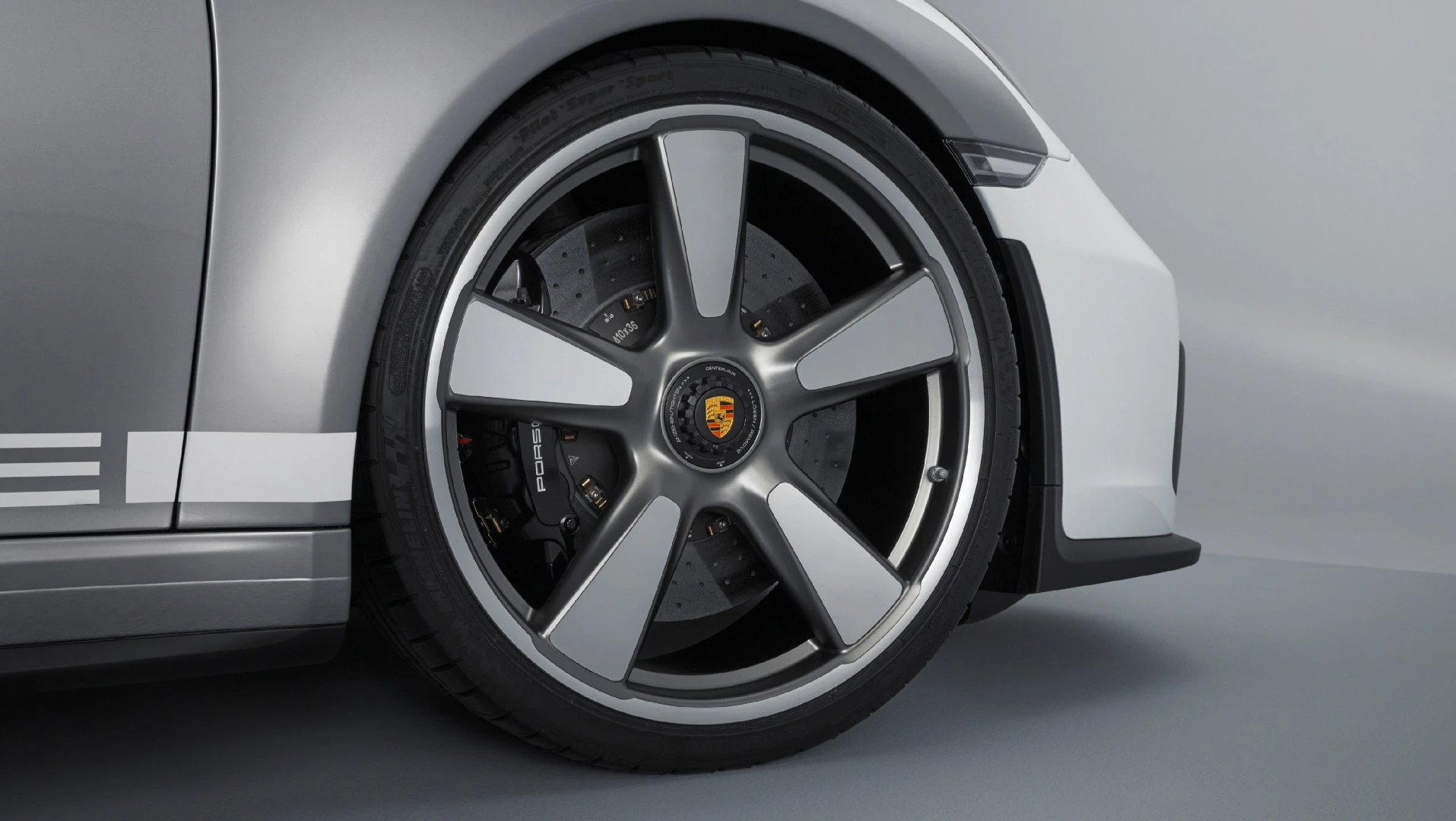 The more nostalgic, but frankly less attractive, wheels on the Speedster Concept will be replaced with wheels derived from the GT3 R race car