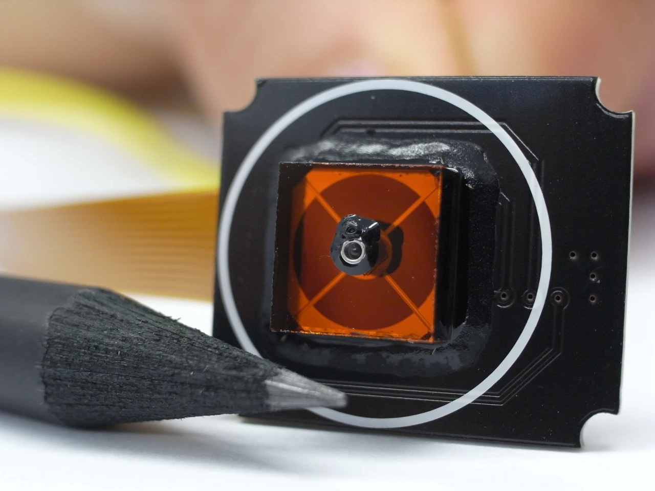 A fluorescence sensor using a laser diode captures the concentration of several cardiac markers