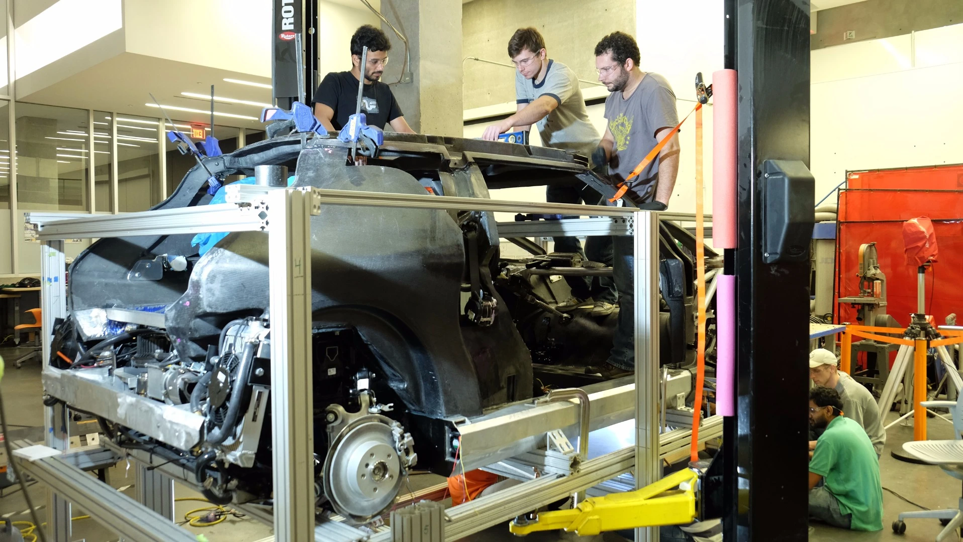 CU-ICAR students work on the Deep Orange 7 Mini