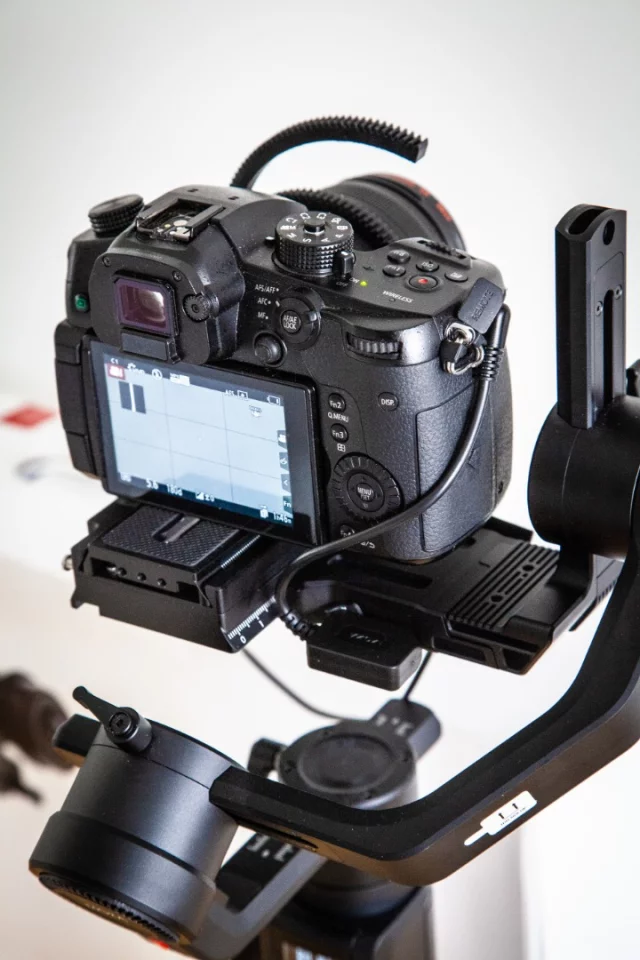 Awkwardly twisted cable links the GH5's camera control port to the Moza Air 2