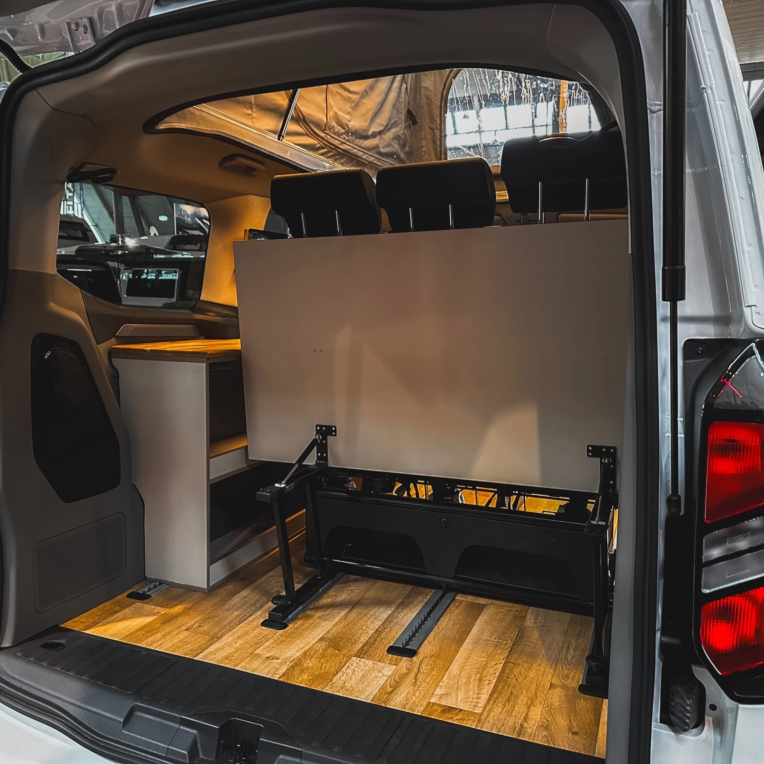 A look at the folding mechanism of the three-seat rear bench