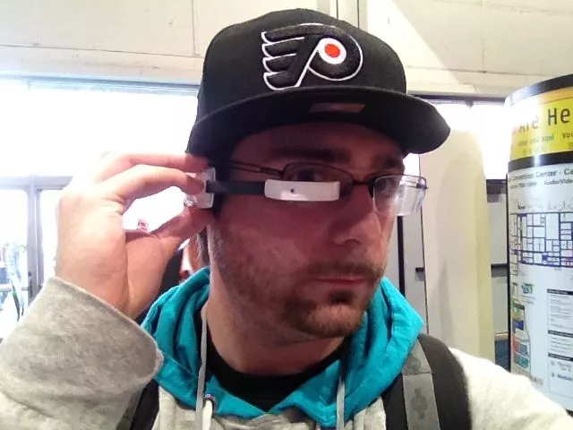 A diagonal view of the Vuzix M100