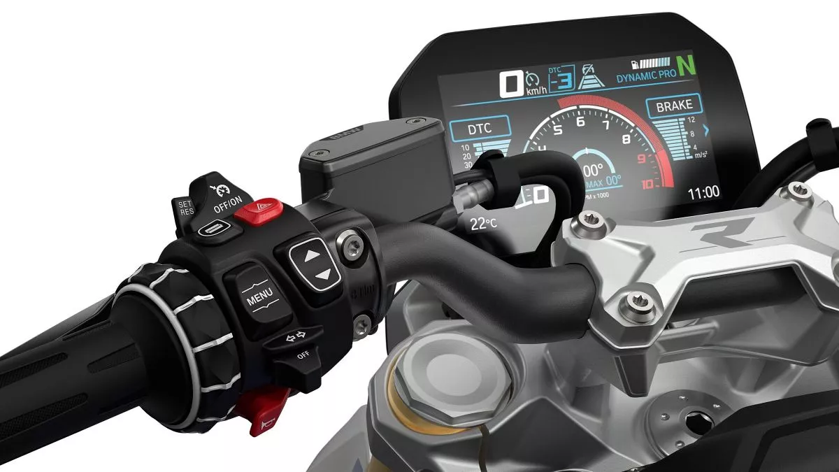 The R 1300 R gets plenty of electronic kit, including adaptive cruise control, 3 riding modes, and an Automatic Shift Assistant