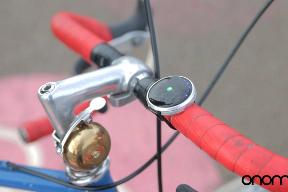 Haize is a small, circular navigation device that can be mounted on the handlebars of any bike