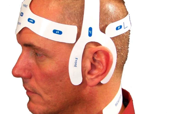 StatNet is a single-use EEG which contains electrodes precision aligned in a flexible headpiece
