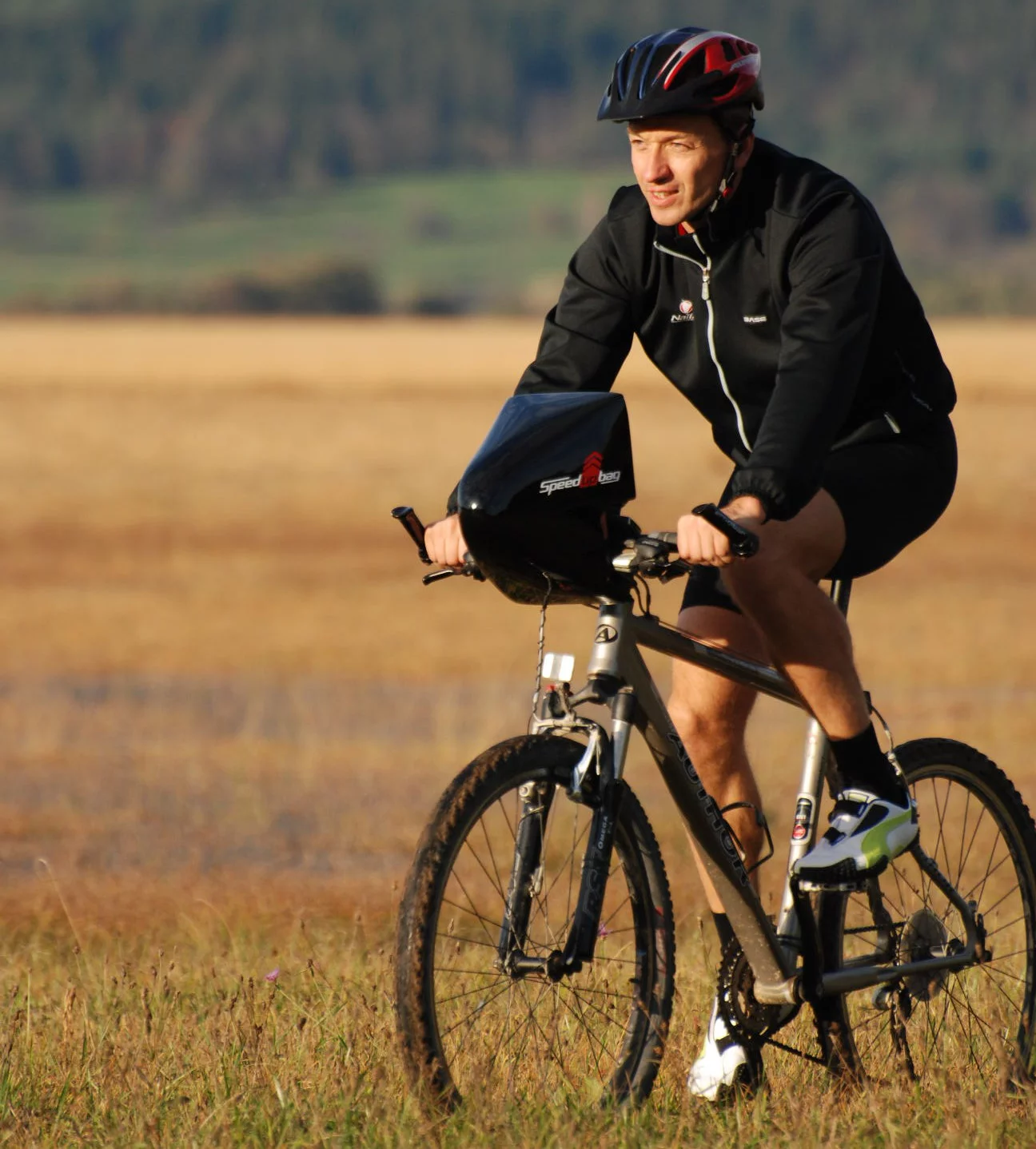 According to Petkovsek and his business partners, the drag coefficient of the Speed Up Bag is 60 percent lower than that of a standard handlebar bag