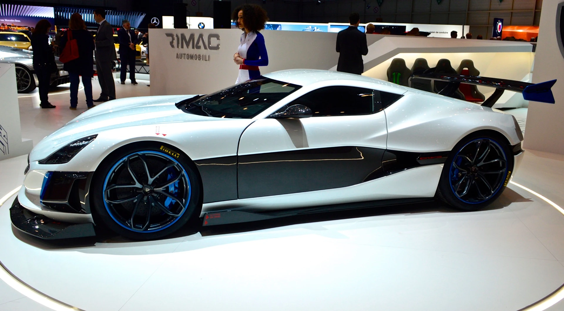 The Concept S rides on Pirelli P Zero Trofeo R track tires