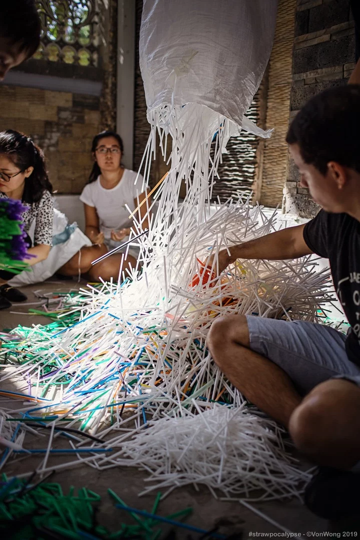Von Wong had the help of hundreds of volunteers in putting together his Strawpocalypse installation