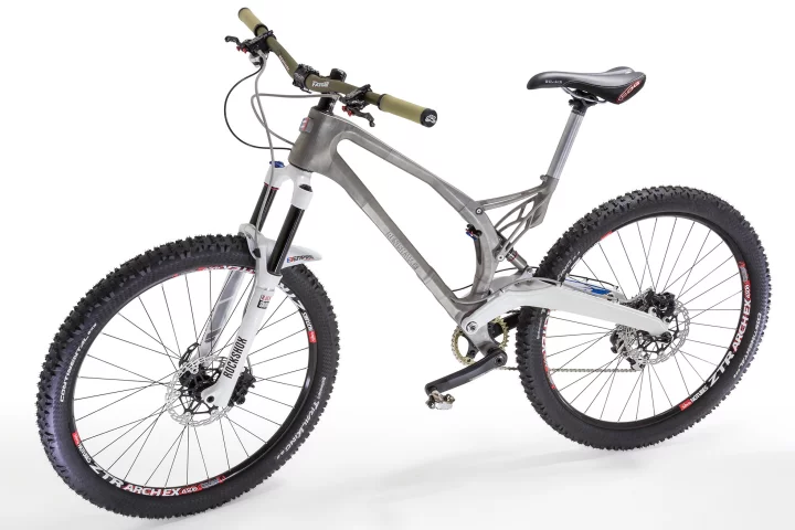 The MX-6 Evo mountain bike, sporting its 3D-printed titanium frame