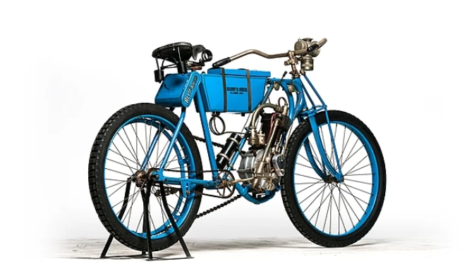 This 1902 Geer Blue Bird Single (Lot S66) is estimated to fetch between $50,000 and $75,000