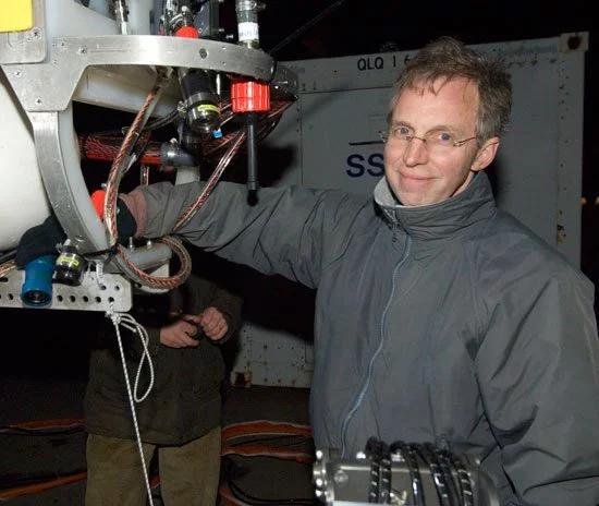 Norman Farr installs the optical modem onto the remotely operated vehicle Nereus for testing off the WHOI dock (Tom Kleindinst, Woods Hole Oceanographic Institution)