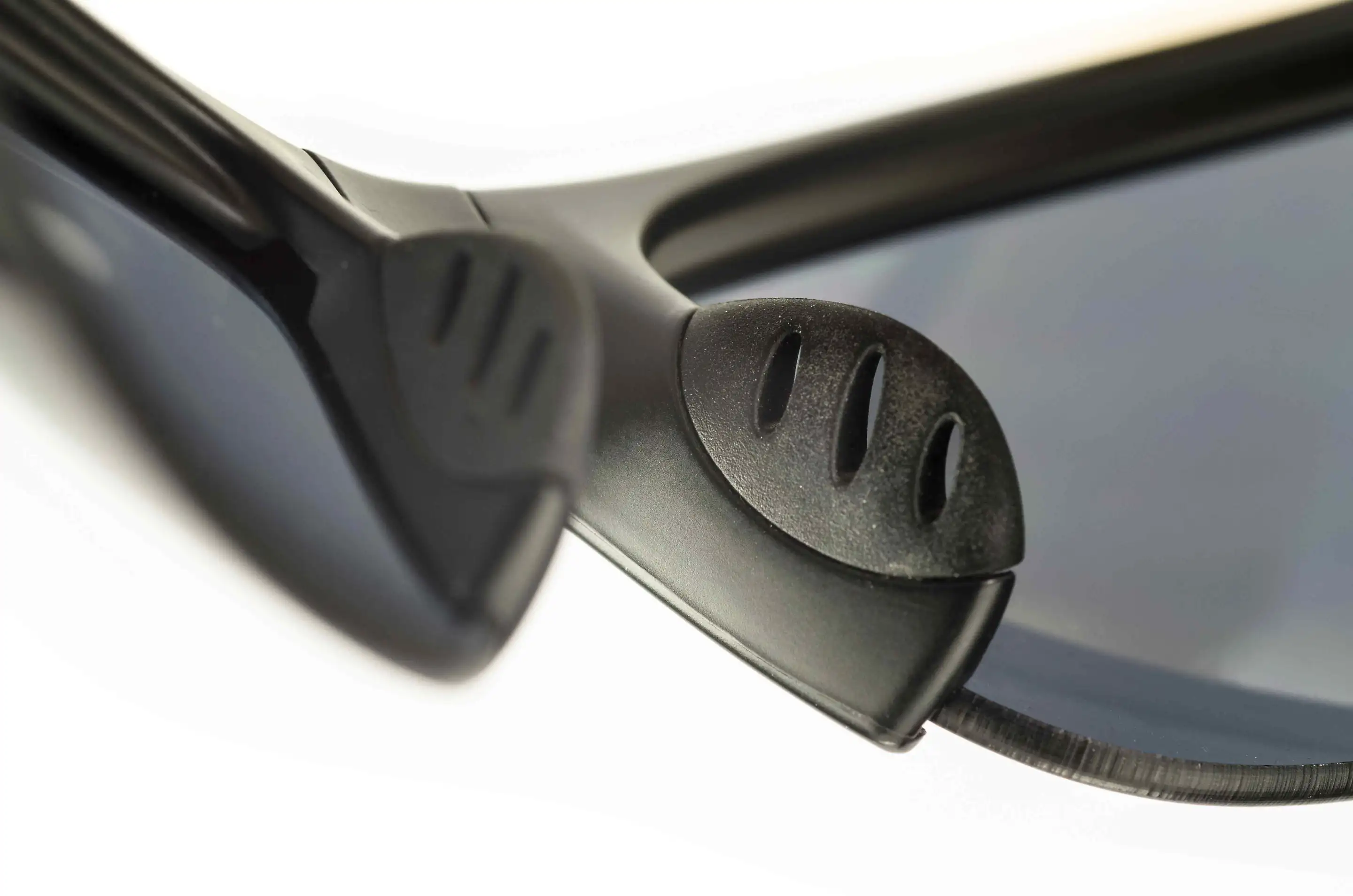 Users hold up their end of the conversation using a bidirectional noise-canceling mic in the bridge of the sunglasses
