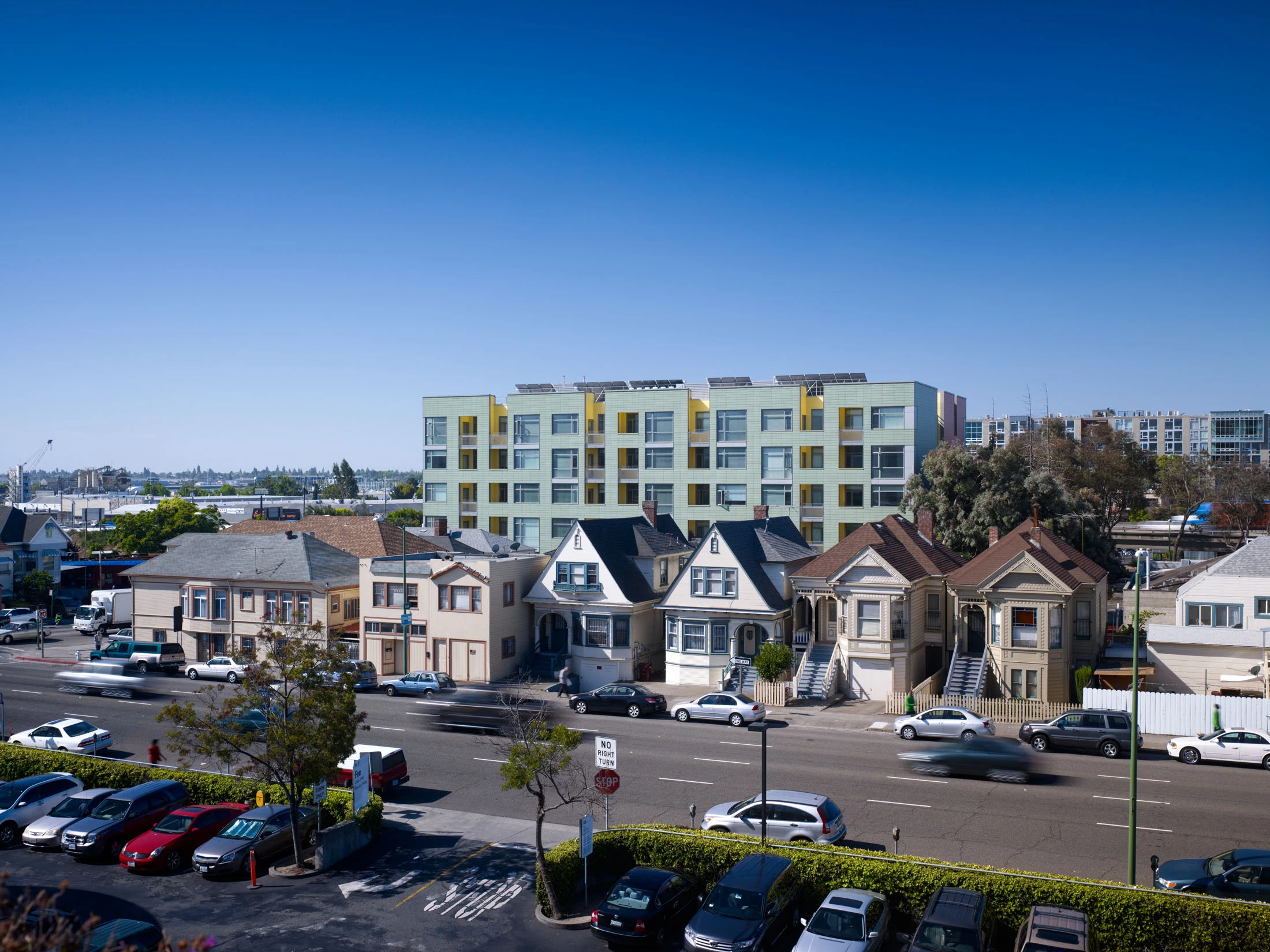 Merritt Crossing senior apartments was designed by Leddy Maytum Stacy Architects (Photo: Tim Griffith)