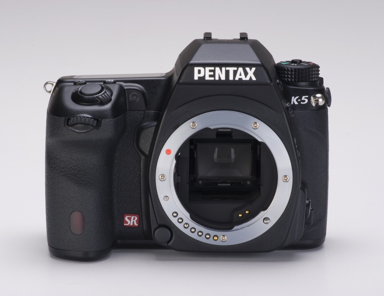 The K-5 features a new 16.3 megapixel CMOS sensor with integrated analog/digital conversion technology