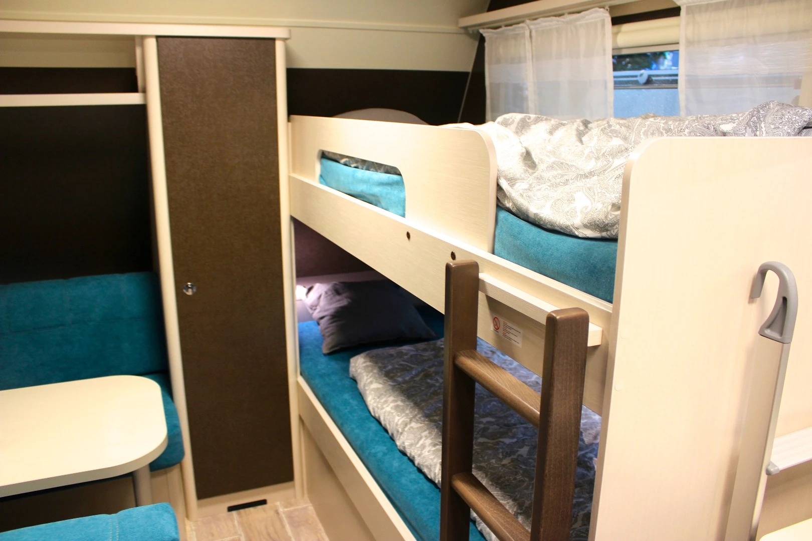 The show model was the range-topping 525 KR floor plan with kids' dinette and longitudinal bunk beds