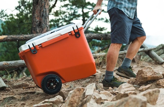 The puncture-resistant tires mean the Rollr can tackle terrain that other coolers can't