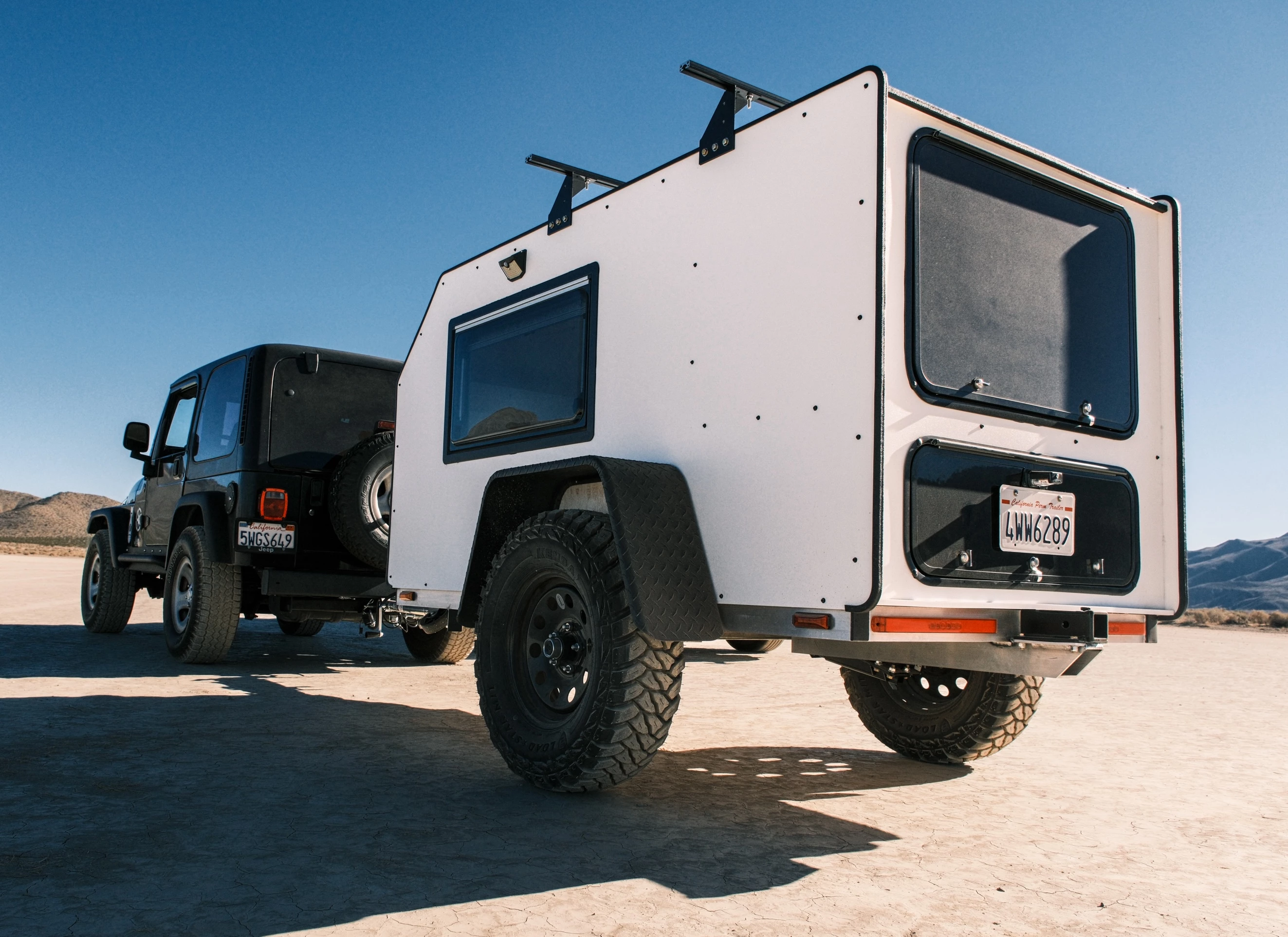 The Ecno Evil Unit-1 has only one door, with a window on the opposite side