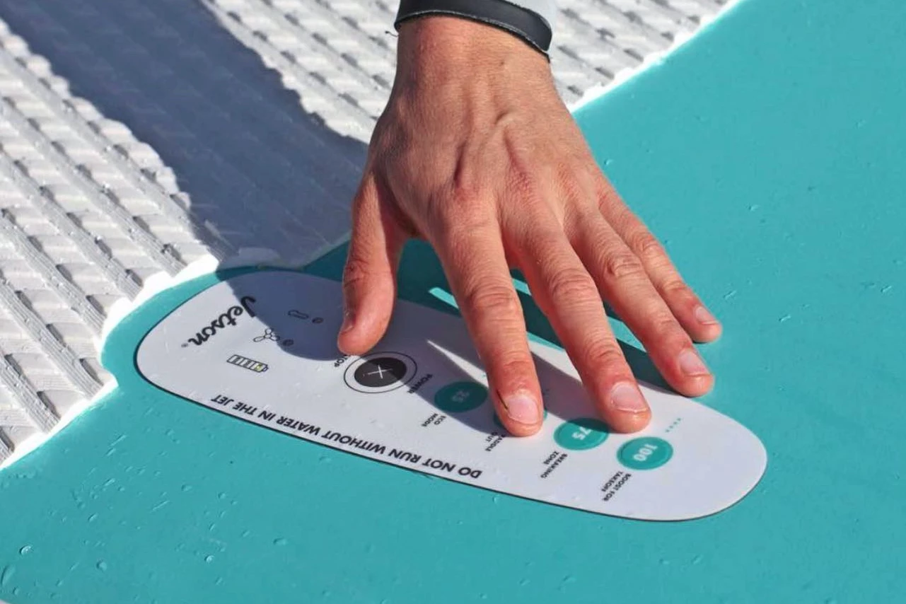 The Jetson's touchpad allows users to choose between four speed/power modes, and to manually shut off the motor