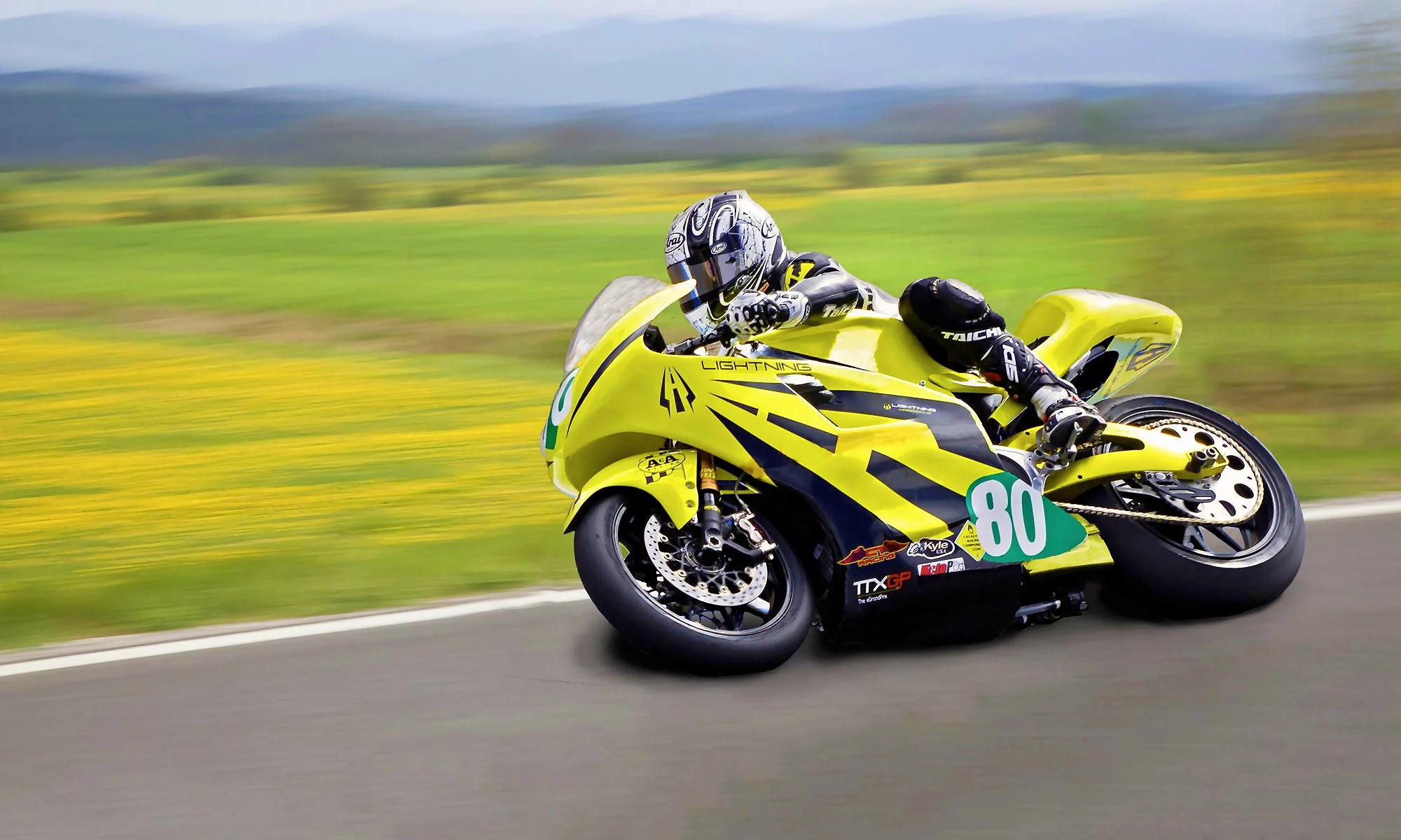 The Lightning Electric Superbike on a day's jaunt in the countryside (Photo: Lightning Motorcycle Corp.)