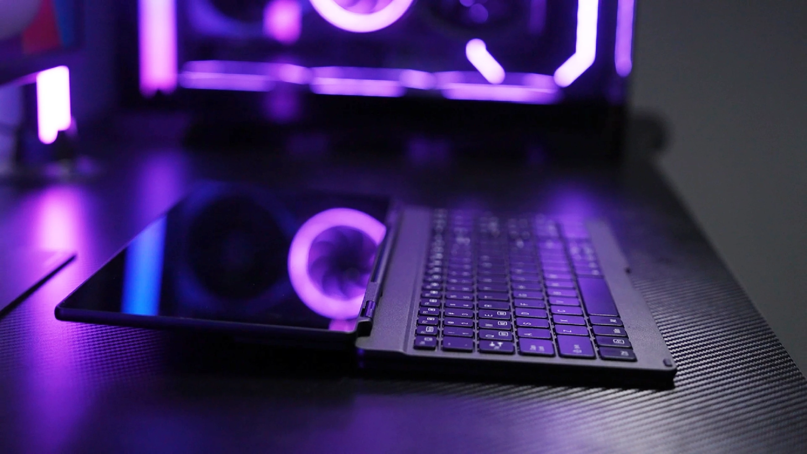 The screen can hinge a full 180° for a comfortable viewing angle