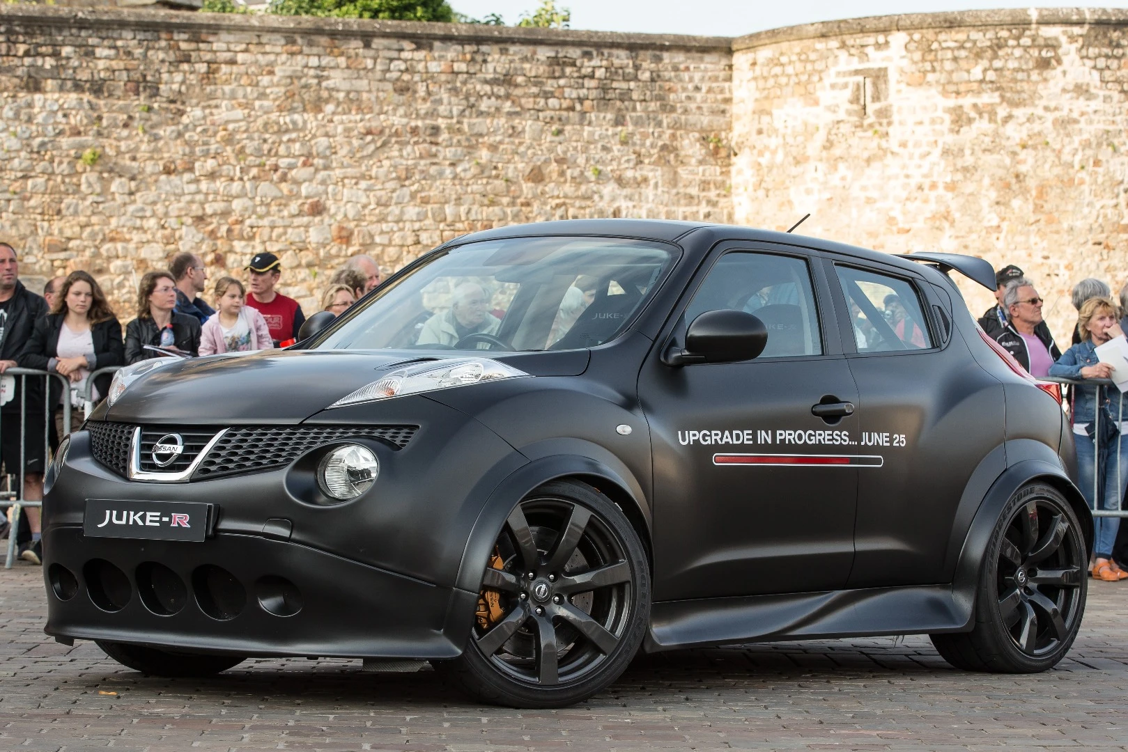 The Juke-R 2.0 concept made its global dynamic debut at Goodwood Festival of Speed. The original Nissan Juke-R Crossover supercar was introduced four years ago, marrying Nissan’s innovative Juke with the engine and running gear from the legendary Nissan GT-R. Now four years on, Juke-R has been given an upgrade based on the latest model of the Juke plus extra dollops of power.