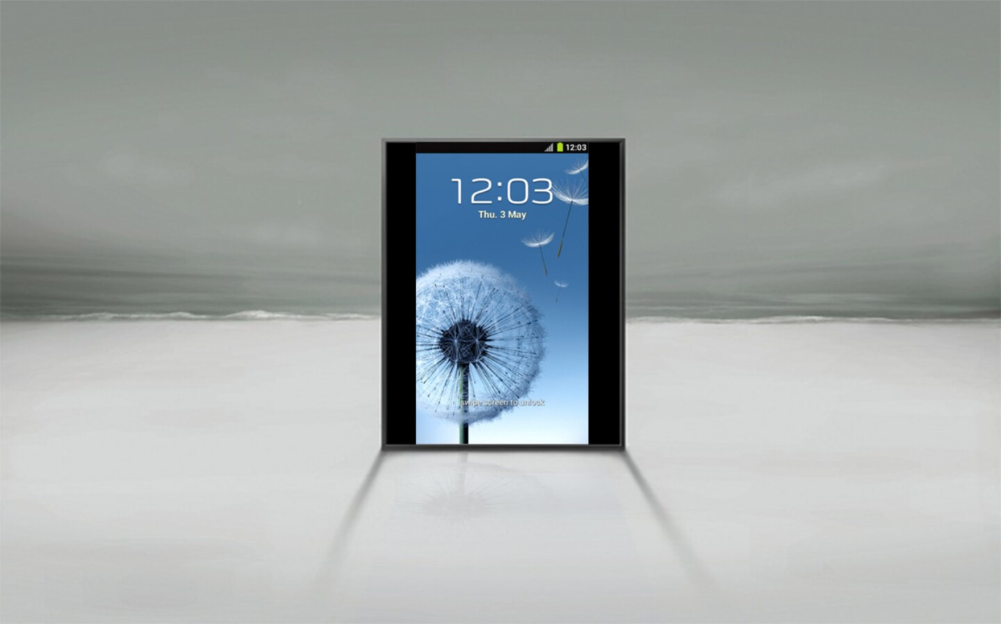 A mirrored Galaxy S III display looks pretty good on the teased image (Original Samsung image digitally altered by Gizmag)