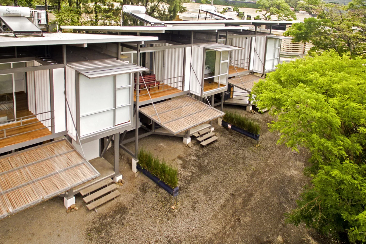 The Contenedores Franceschi project consists of three recycled 40 ft long cube shipping containers