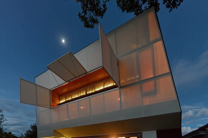 Casa 31_4 Room House was designed by Adrian Iredale and Caroline Di Costa (Photo: Peter Bennetts)