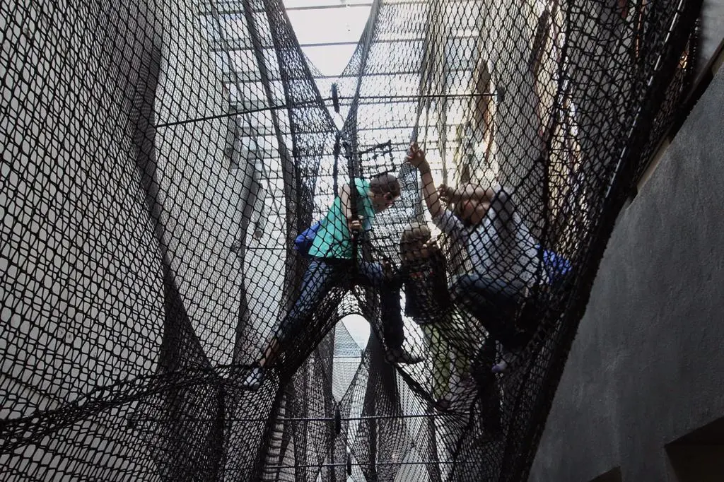 Multiple people can inhabit Net Linz at the same time