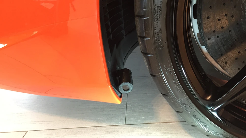 The SmartRim wireless sensor that can be fitted to a car and detects proximity to curbs and other obstacles