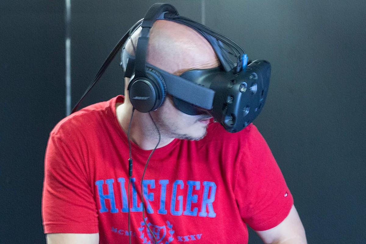 The HTC Vive's free-roaming element puts your entire body into virtual reality