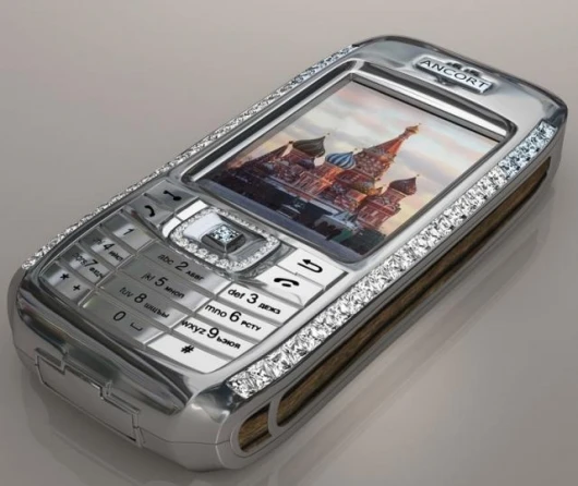 A Sony Ericsson T68 that has been glitzed by Peter Aloisson