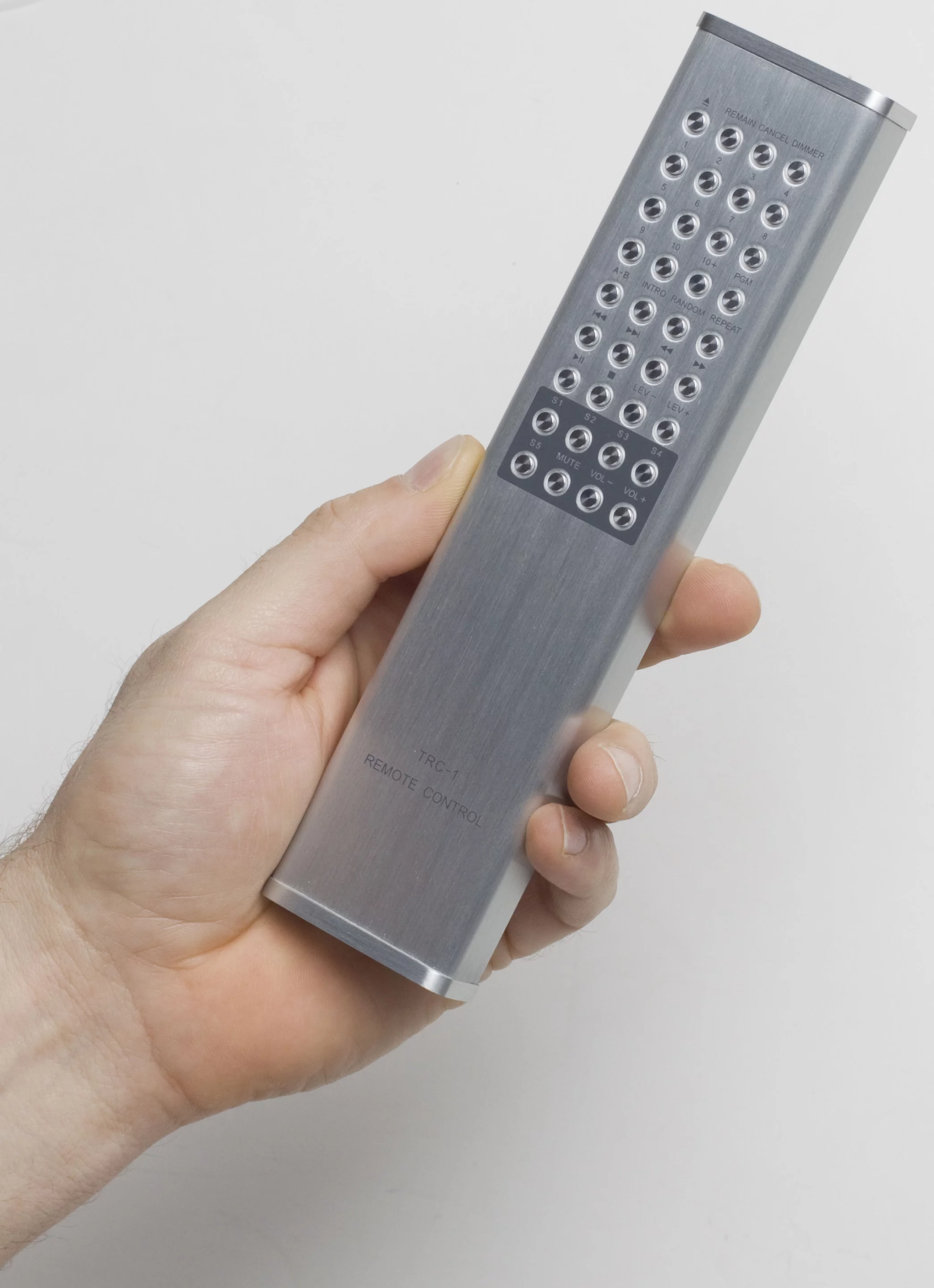Users can choose either tube or solid-state output using the aluminum remote or on the unit itself
