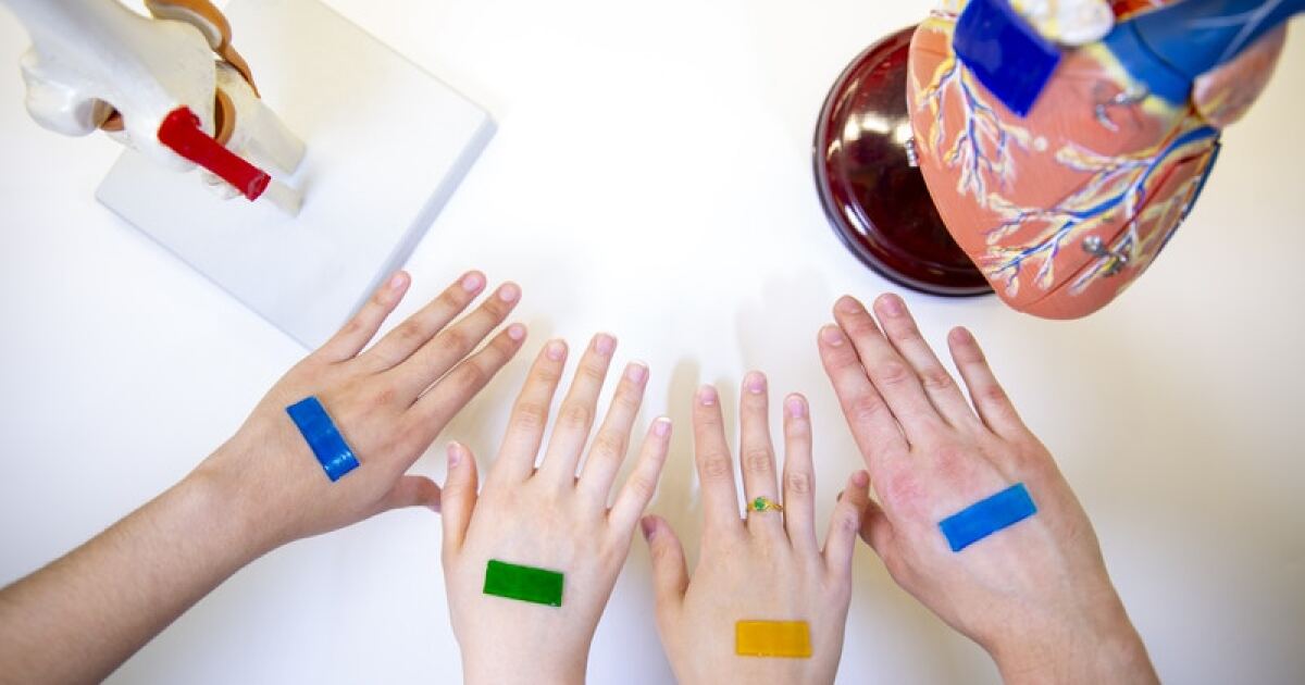 Hydrogel bandage uses body heat to speed wound healing