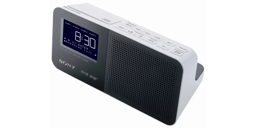 All of the controls are positioned at the top of the XDR-C706DBP clock radio