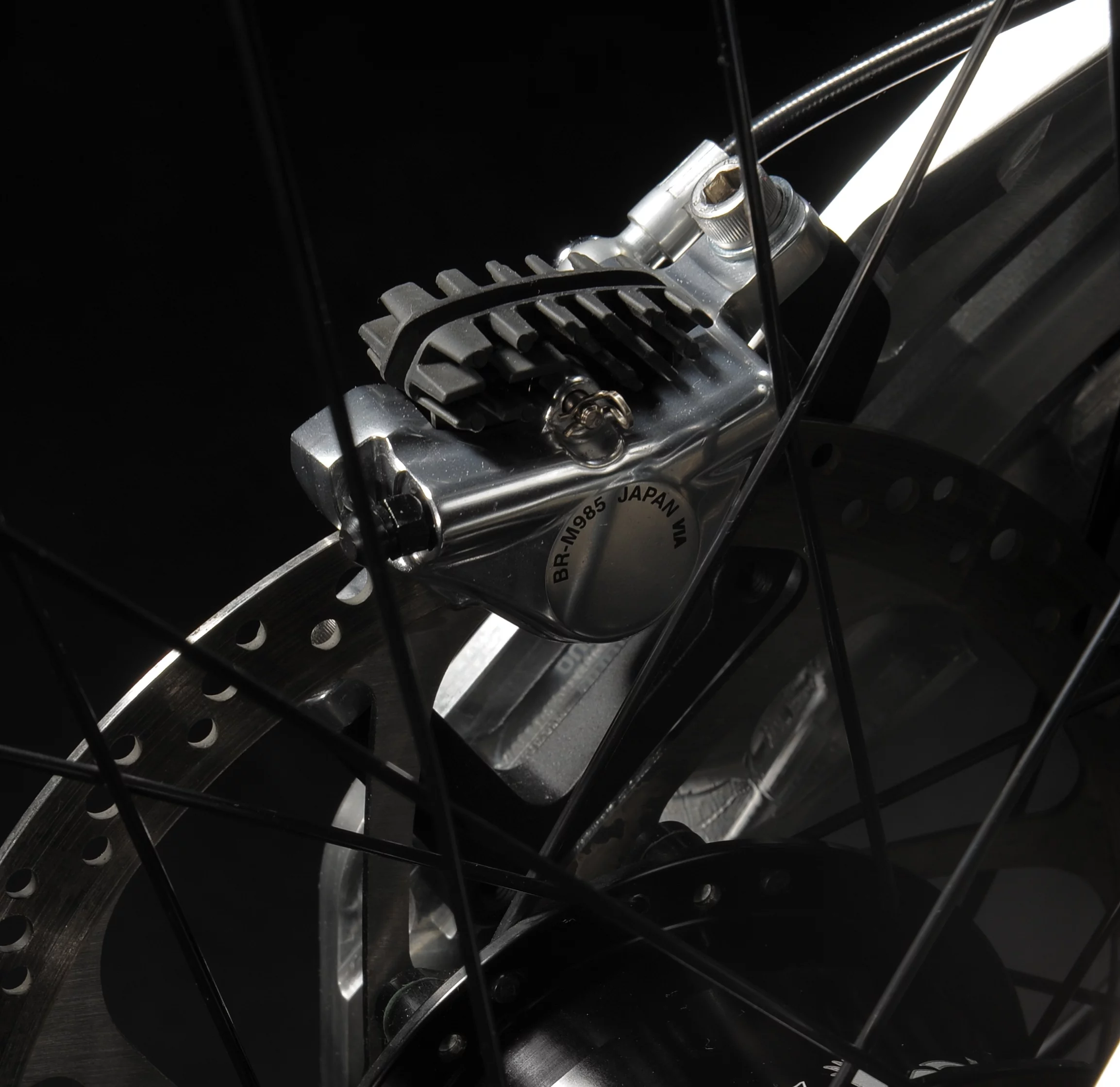 Shimano Saint front and rear floating disc brakes with Ice technology and a 4 piston design