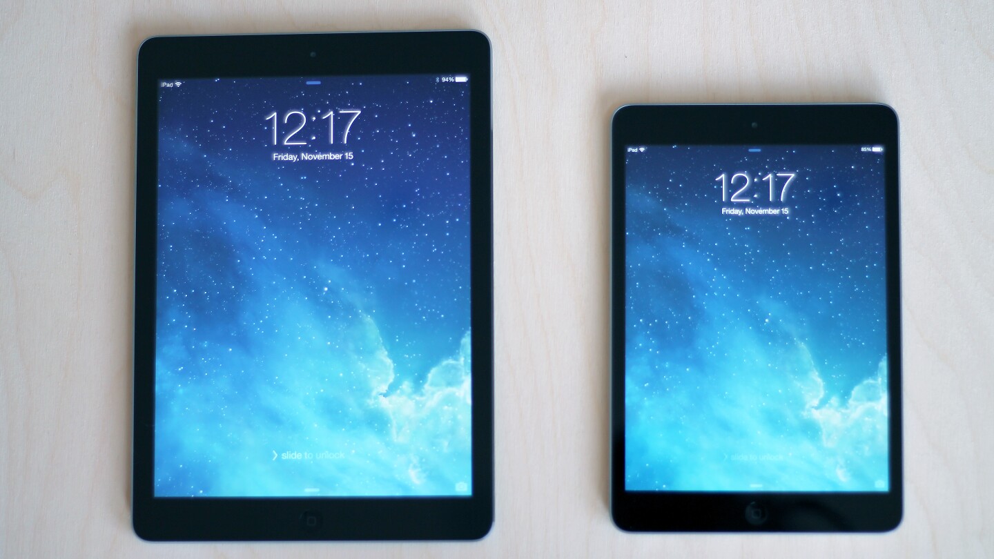 iPad Air (left), next to the Retina iPad mini